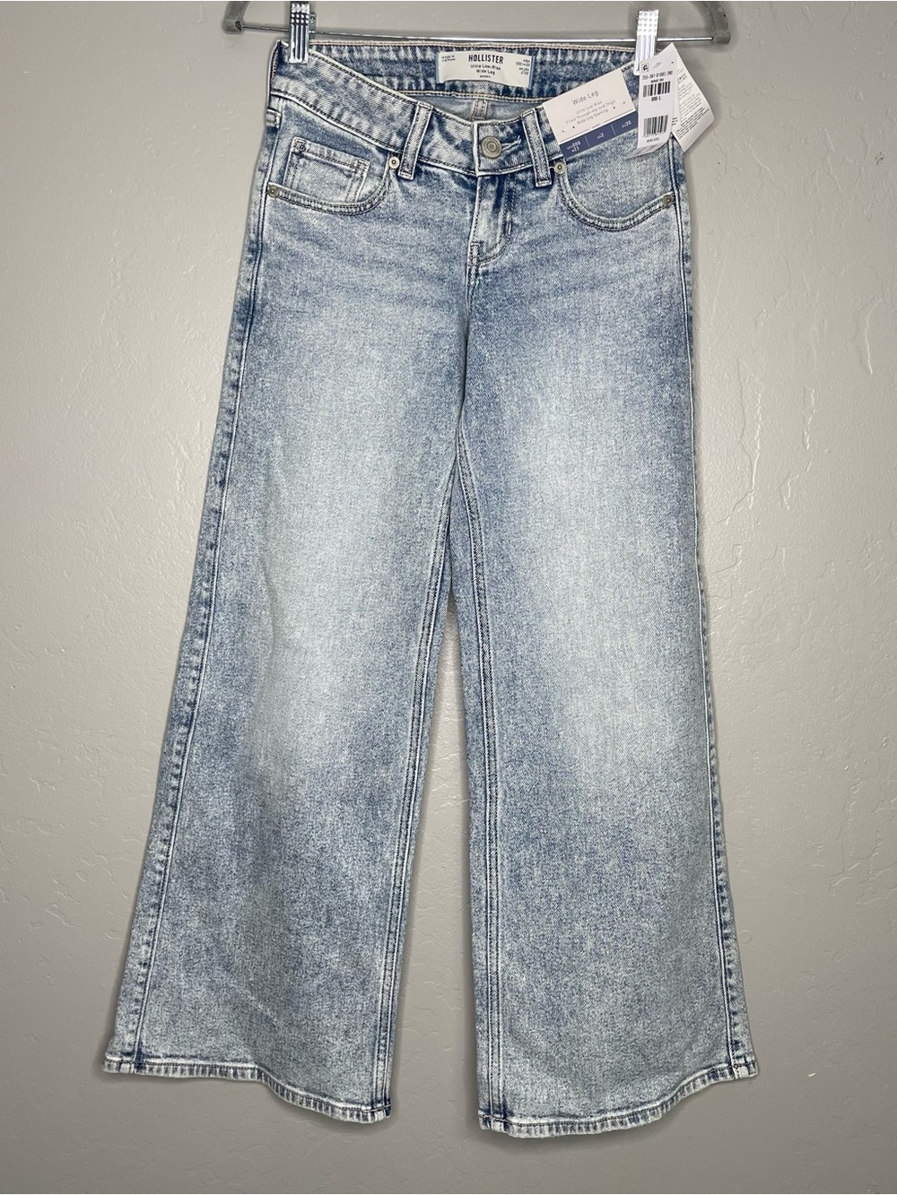 Hollister Ultra Rise Fitted Through Hip And Thigh Wide Leg Jeans